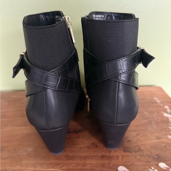 New Kenneth Cole Emmie Wedge Black Leather Booties Women's Sz 7 Med. Width - Picture 3 of 12